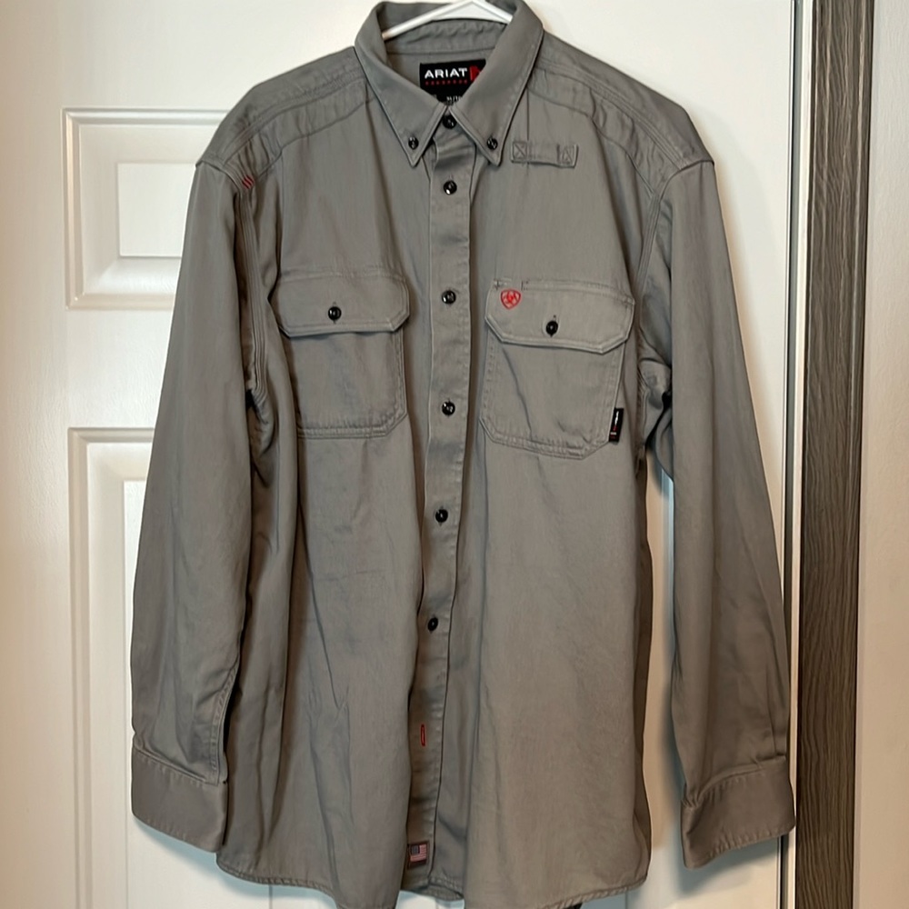 Men’s Ariat XL regular button up FR shirt